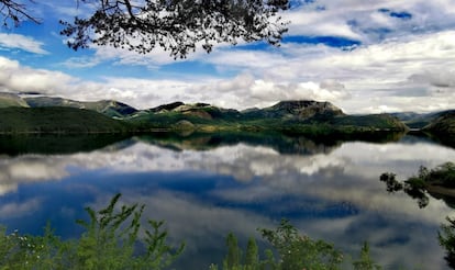 El embalse del Porma, donde transcurre la ruta literaria.