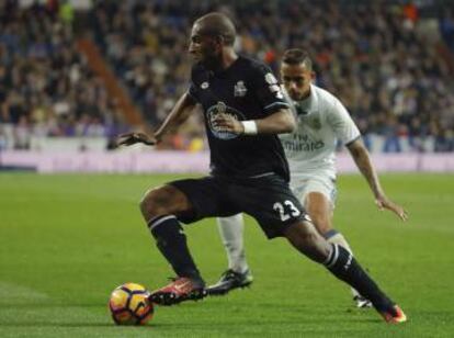 Ryan Babel, durante el partido que enfrentó al Deportivo contra el Real Madrid.