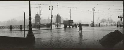 <i>Un día lluvioso,</i> parte del ciclo <i>Praga panorámica</i> del fotógrafo Josef Sudek (1950-1955).