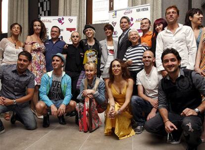 Foto de familia de la presentación de la celebración de MADOx09, Madrid Orgullo Gay, que se celebrará entre el 25 de junio al 5 de julio en la capital.