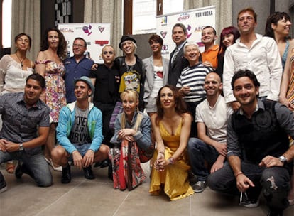 Foto de familia de la presentación de la celebración de MADOx09, Madrid Orgullo Gay, que se celebrará entre el 25 de junio al 5 de julio en la capital.