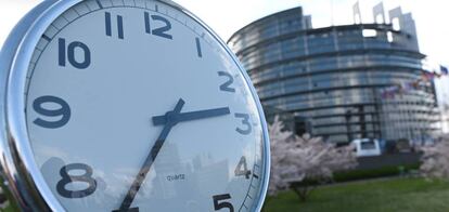 Reloj frente al Parlamento Europeo