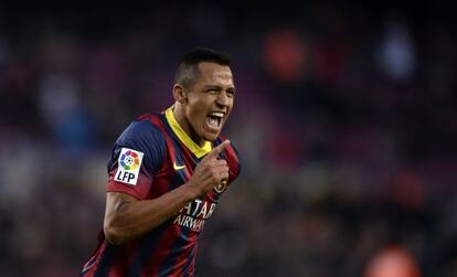 Barcelona&#039;s Alexis celebrates one of his three goals against Elche. 