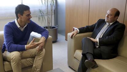 Pedro Sánchez y Andoni Ortuzar en su primera reunión