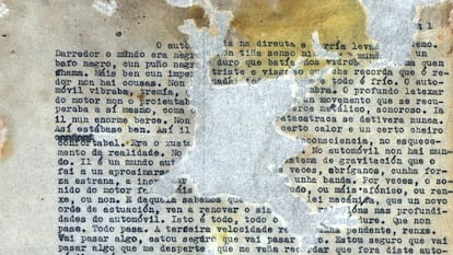 Fragmento del mecanoscrito de un borrador titulado 'Os corvos, a figueira e a fouce de ouro' de Xosé Luis Méndez Ferrín, que fue blandido como prueba de cargo en el juicio que habría de llevarlo a prisión.