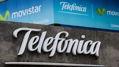 Logo de Telef&oacute;nica en uno de sus edificios.