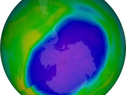 En morado, el agujero de la capa de ozono según una imagen de la NASA de octubre.