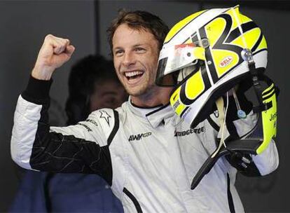 El piloto de Brawn GP, que vuelve a salir en el primer puesto de la parrilla, celebra su racha en el GP de Malaisia.