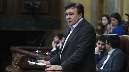 Tomás Guitarte, diputado de Teruel Existe, en el debate de investidura de Pedro Sánchez.