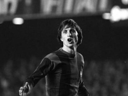 Cruyff, en un partido de UEFA en el Camp Nou. 