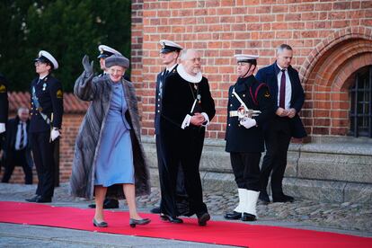 La reina Margarita después de visitar la tumba de su padre, el rey Federico IX.