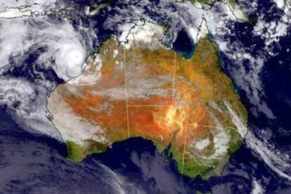 La imagen del satélite muestra como el ciclón está próximo a la costa occidental de Australia.