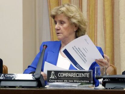 La Defensora del Pueblo, Soledad Becerril, durante la presentación del informe sobre la tortura en el Congreso.