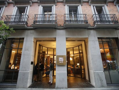 Entrada principal del Gran Hotel Inglés de Madrid.