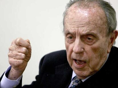 El ex presidente de la Xunta, Manuel Fraga, durante su comparecencia en la comisión de investigación de la Cidade da Cultura, el pasado 7 de noviembre.