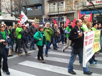 Manifestación del profesorado interino por el centro de Valencia el día 25 de febrero.