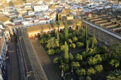 Vista del patio de los Nararanjos, en la Mezquita de Córdoba.