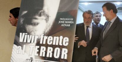 Aznar, Mayor Oreja, Acebes y Rajoy acuden a la presentación del libro 'Vivir frente al terror. Memorias de Carlos Iturgaiz'.