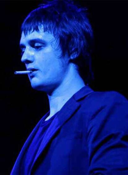 Pete Doherty durante una actuación con su grupo