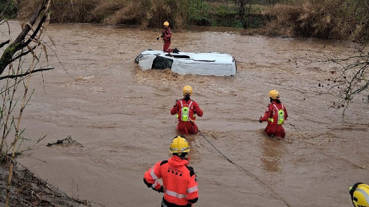 Firefighters are searching for the driver of a vehicle found in a stream in Barcelona | News from Catalonia