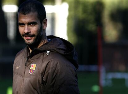 Pep Guardiola, durante un entrenamiento del Barcelona.