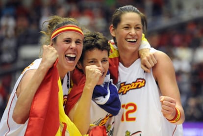 Amaya Valdemoro, Elisa Aguilar y Anna Montañana cnada más ganar la medalla de bronce en el Mundial de 2010.