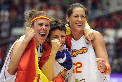 Amaya Valdemoro, Elisa Aguilar y Anna Montañana cnada más ganar la medalla de bronce en el Mundial de 2010.