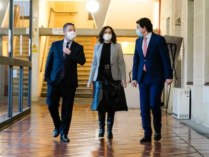 Emiliano García Page, Isabel Díaz Ayuso y Alfonso Fernández Mañueco, en la reunión de esta tarde en Ávila.