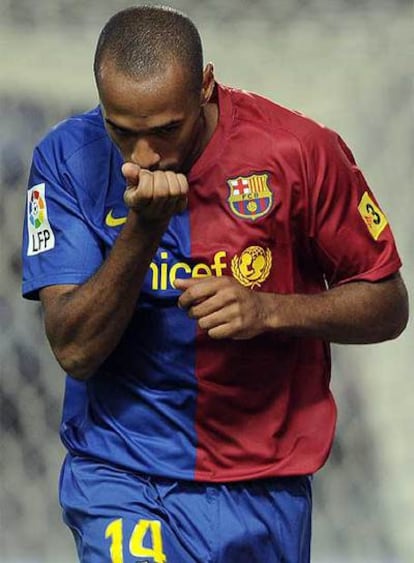 Thierry Henry festeja su gol frente al Espanyol esta temporada.