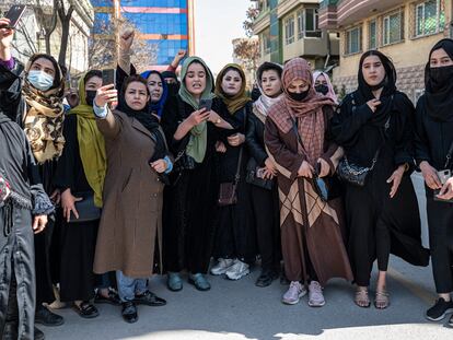 Protesta de un grupo de afganas por el Día de la Mujer, el 8 de marzo en Kabul.