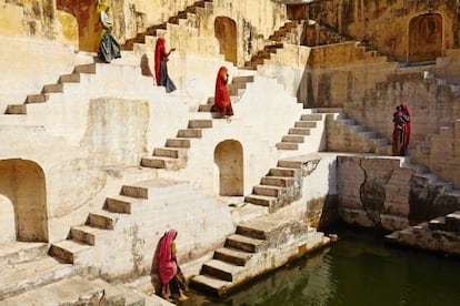 Aljibe medieval escalonado en Jaipur (India).