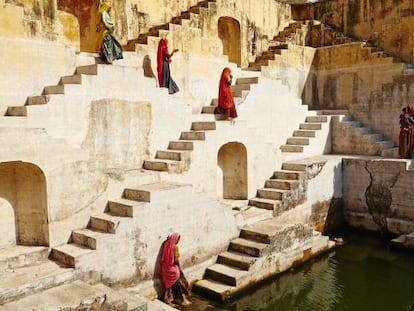 Aljibe medieval escalonado en Jaipur (India). 