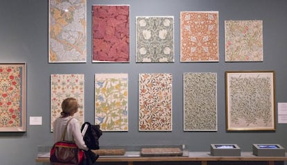 Varias muestras textiles que pueden verse en la exposición de William Morris del MNAC.