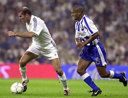 Zidane ha escuchado los primeros silbidos del público a su equipo en el Bernabéu.