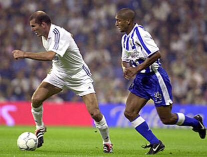 Zidane ha escuchado los primeros silbidos del público a su equipo en el Bernabéu.