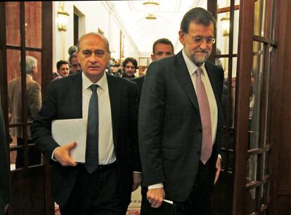 Jorge Fernández Díaz y Mariano Rajoy, en el Congreso en 2012.