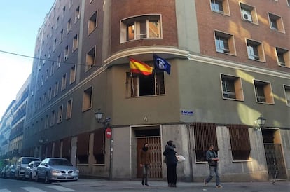 Fachada de la antigua sede de Comisiones Obreras, 'okupada' por el colectivo ultraderechista Hogar Social Madrid.