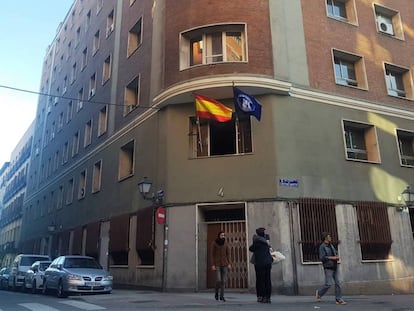 Fachada de la antigua sede de Comisiones Obreras, 'okupada' por el colectivo ultraderechista Hogar Social Madrid.