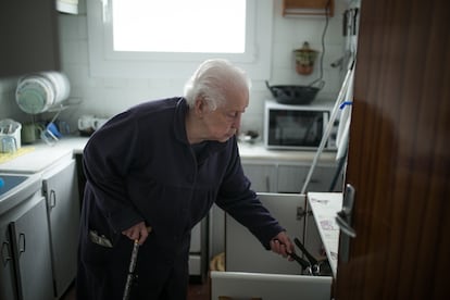 Rosario fotografiada en la cocina de su casa, este jueves.