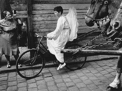 &#39;Carnaval, Olomouc, Moravia, Checoslovaquia, 1968&#39;, fotografía de Josef Koudelka.