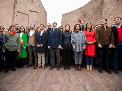 Los líderes del PP, Ciudadanos y Vox se reunieron el 10 de febrero de 2019 en la madrileña plaza de Colón. En la imagen, de izquierda a derecha, José Luis Martínez-Almeida (PP), Rocío Monasterio (Vox), Javier Ortega Smith (Vox), Santiago Abascal (Vox), Cristiano Brown (UPyD), Javier Maroto (PP), Pablo Casado (PP), Carmen Moriyón (Foro Asturias), Yolanda Ibáñez (UPN), Begoña Villacís, Albert Rivera e Ignacio Aguado (Ciudadanos).