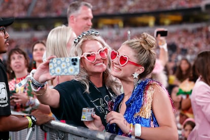 Fans de Taylor Swift en el concierto de Inglewood (California), el pasado 3 de agosto de 2023.