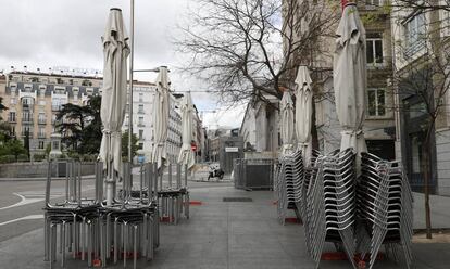 Una terreza vacía en el centro de Madrid. El sector servicios ha sido uno de los más afectados.