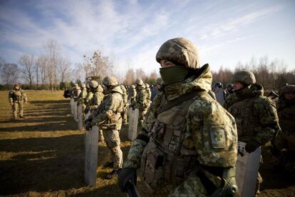 patrulla fronteriza de Ucrania en la frontera con Bielorrusia
