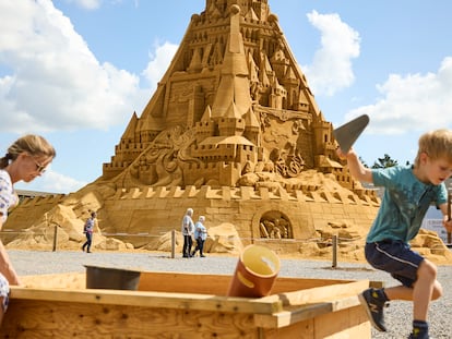 El castillo de arena más grande del mundo, en Blokhus (Dinamarca) en julio.