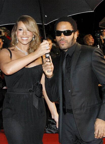 Los cantantes estadounidenses Mariah Carey y Lenny Kravitz aparecieron anoche juntos en la alfombra roja de Cannes para presentar una película en la que trabajan juntos. 'Precious', un drama social, premiado en el pasado festival de Sundance, sobre las dificultades de la vida de la comunidad afroamericana en EE UU.