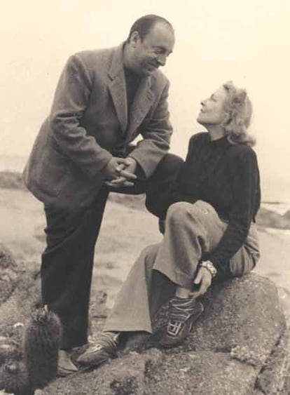 Pablo Neruda y Delia del Carril en Isla Negra, Chile, 1939. Archivo de la Fundación Pablo Neruda, Santiago de Chile.