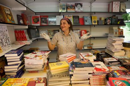 Para Lilo Acebal, de la librería especializada en ilustración Panta Rhei, la feria merece la pena "a nivel ventas, a nivel darte a conocer y a nivel ver a los colegas". Junto a su hermana Ingrid, llevan ocho años asistiendo a la cita.