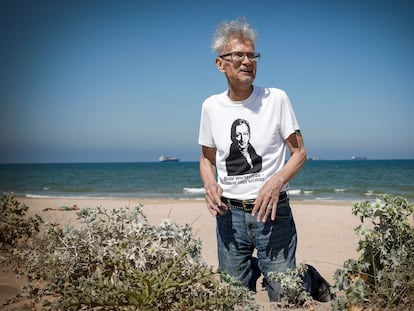 Eduard Limónov, en al playa de El Saler de Valencia, el pasado mes de junio.