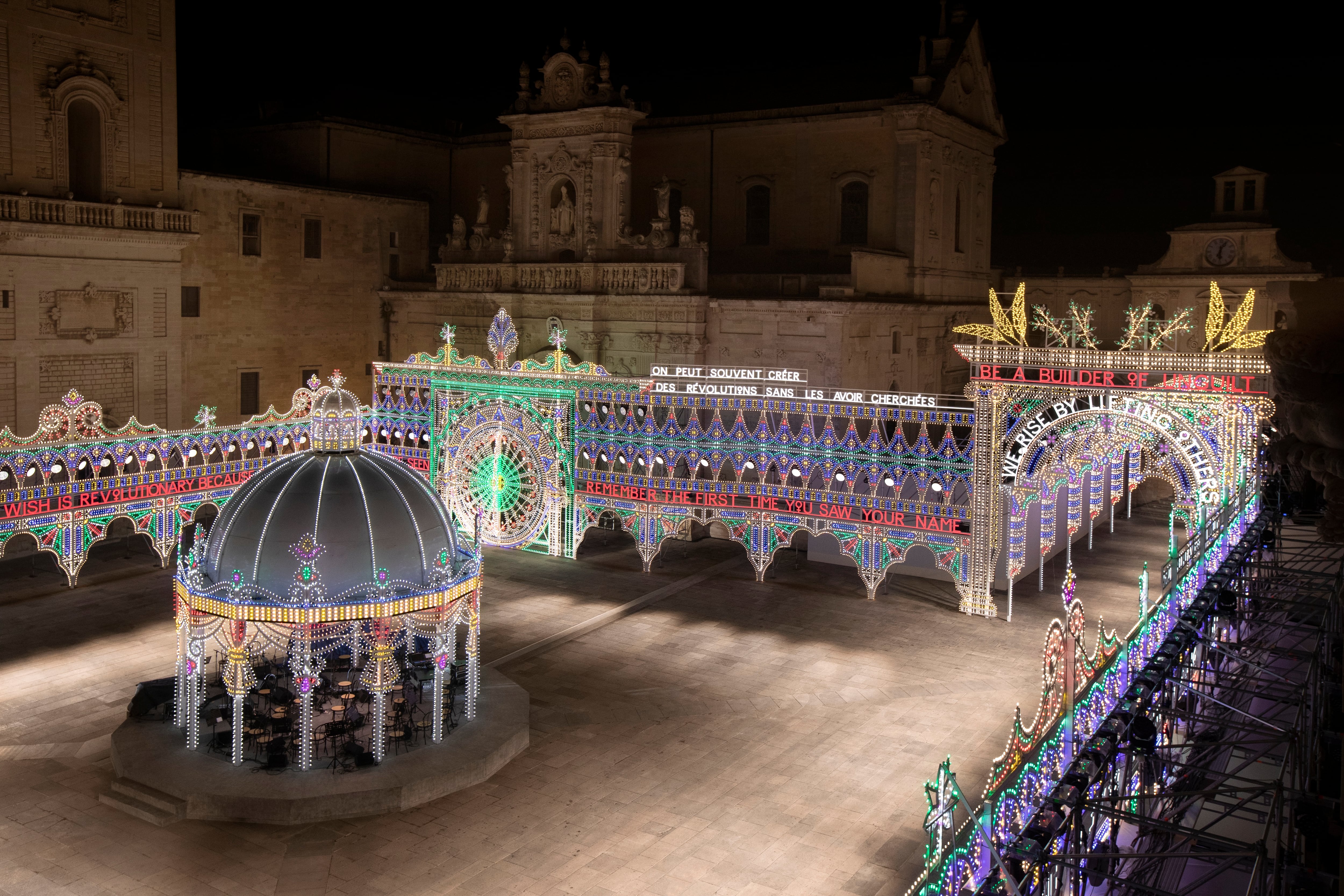 Cuando el sur de Italia se ilumina: el arte efímero de las ‘luminarie’ en verano